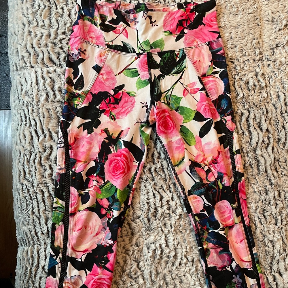 Floral capri leggings Betsey Johnson